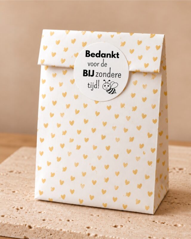 Sticker bedankt voor de bijzondere tijd op cadeauzakje