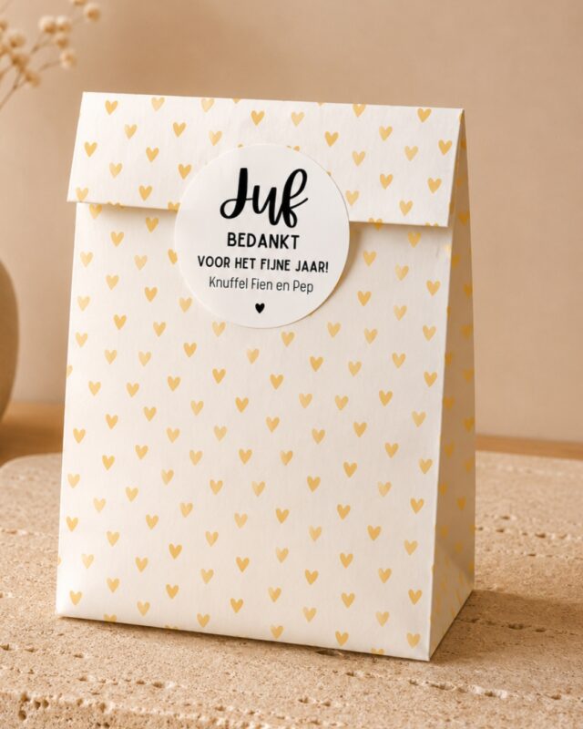 Sticker juf bedankt met naam op cadeauzakje